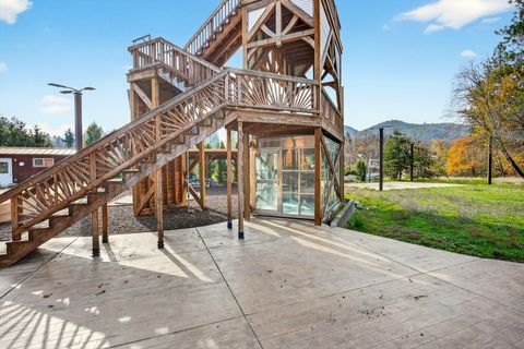 Tiny photo for 5650 Kane Creek Road, Central Point, OR 97502 (MLS # 220213092)