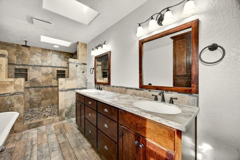 Tiny photo for 5650 Kane Creek Road, Central Point, OR 97502 (MLS # 220213092)