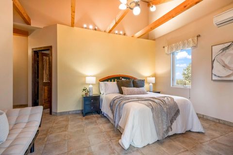 Tiny photo for 22437 Victoria Lane, Bend, OR 97702 (MLS # 220220181)