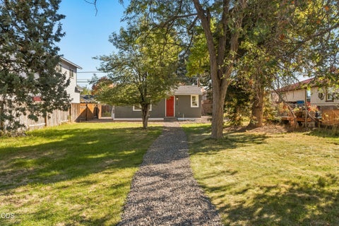 Photo of 346 SW 12th Street, Redmond, OR 97756 (MLS # 220229540)