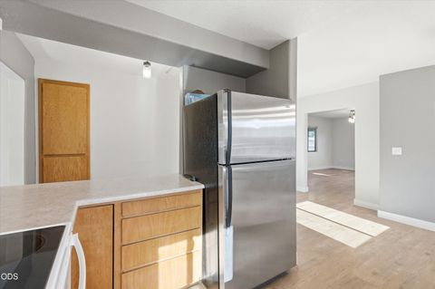 Tiny photo for 1908 Cunningham Avenue, Medford, OR 97501 (MLS # 220223272)