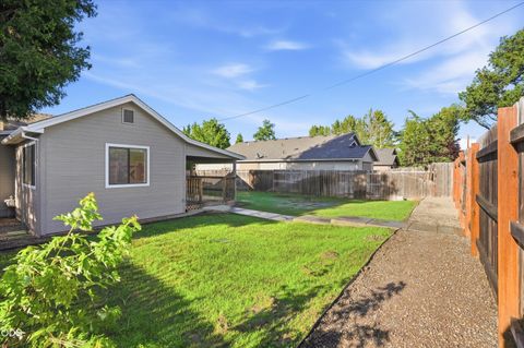 Tiny photo for 1908 Cunningham Avenue, Medford, OR 97501 (MLS # 220223272)