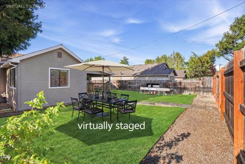 Tiny photo for 1908 Cunningham Avenue, Medford, OR 97501 (MLS # 220223272)