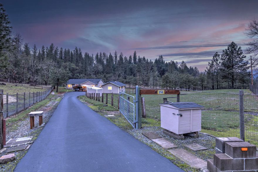 Looking for a little bit of heaven look no further. Park like setting, Move in ready, Ranch style  built in 2000 on 2.59 Acres 3bd /2ba  1552sqft. only 20 minutes to downtown Grants Pass.