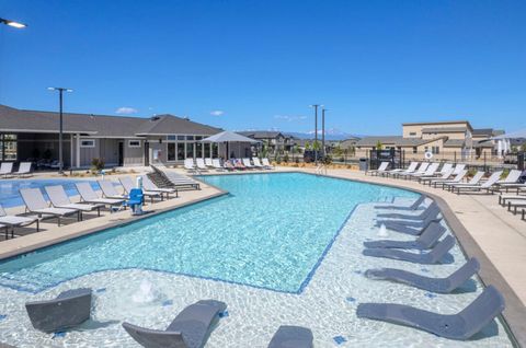 Tiny photo for 3842 NE Oakside Loop, Bend, OR 97701 (MLS # 220213108)