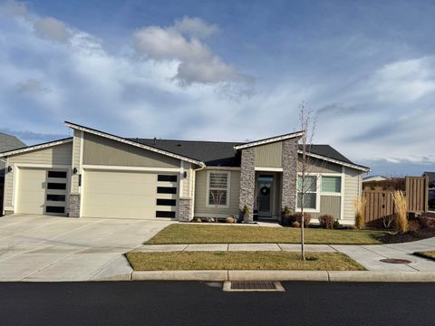 Tiny photo for 3842 NE Oakside Loop, Bend, OR 97701 (MLS # 220213108)