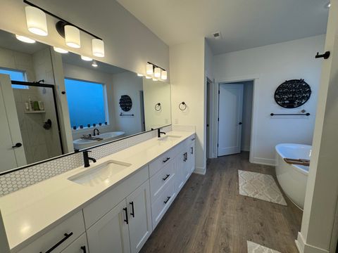 Tiny photo for 3842 NE Oakside Loop, Bend, OR 97701 (MLS # 220213108)