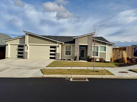 3842 NE Oakside Loop Bend OR 97701
