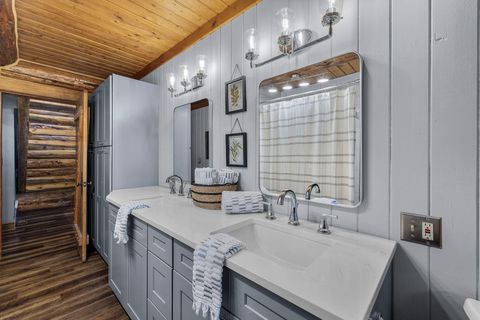 Tiny photo for 69340 Deer Ridge Road, Sisters, OR 97759 (MLS # 220219664)