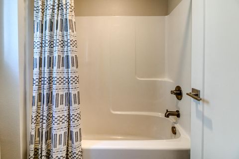 Tiny photo for 63211 NW Lavacrest Street, Bend, OR 97703 (MLS # 220219464)