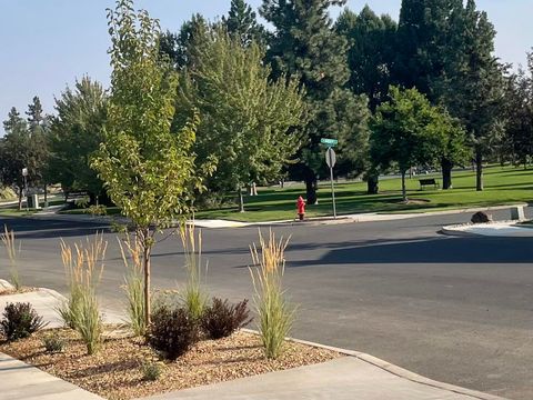 Tiny photo for 63211 NW Lavacrest Street, Bend, OR 97703 (MLS # 220219464)