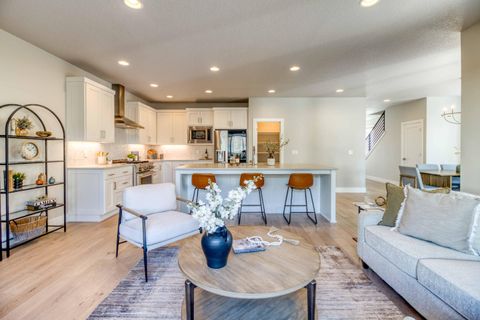 Tiny photo for 63211 NW Lavacrest Street, Bend, OR 97703 (MLS # 220219464)