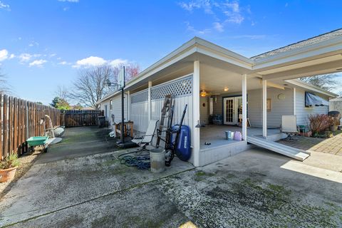 Tiny photo for 296 Brandon Street, Central Point, OR 97502 (MLS # 220216914)