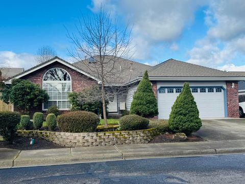 Photo of 296 Brandon Street, Central Point, OR 97502 (MLS # 220216914)