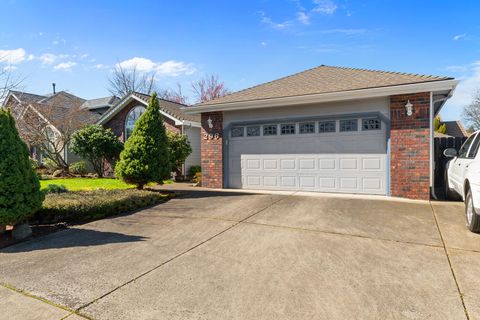 Tiny photo for 296 Brandon Street, Central Point, OR 97502 (MLS # 220216914)