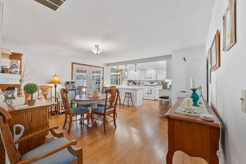 Tiny photo for 296 Brandon Street, Central Point, OR 97502 (MLS # 220216914)