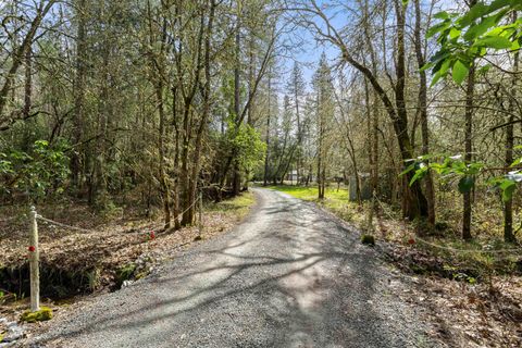 Tiny photo for 314 Triller Lane, Grants Pass, OR 97527 (MLS # 220216919)