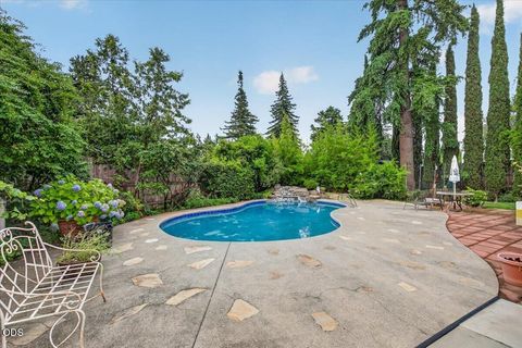 Tiny photo for 70 Fair Oaks Drive, Medford, OR 97504 (MLS # 220224328)