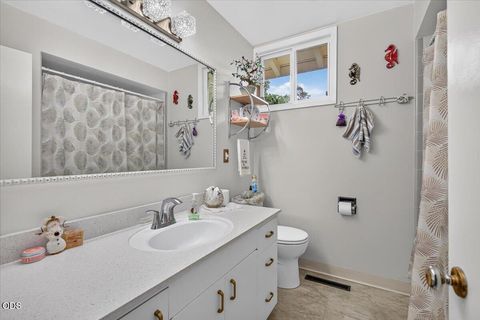 Tiny photo for 70 Fair Oaks Drive, Medford, OR 97504 (MLS # 220224328)