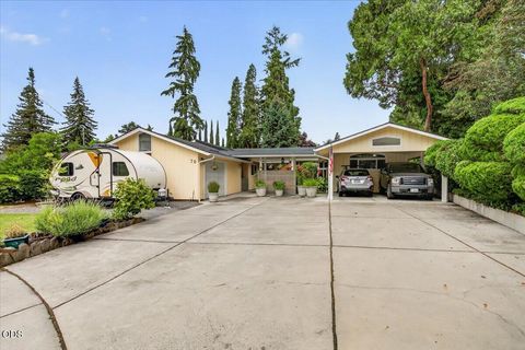 Photo of 70 Fair Oaks Drive, Medford, OR 97504 (MLS # 220224328)