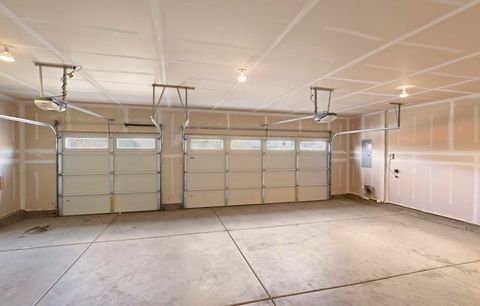 Tiny photo for 1467 S Spring Street, Medford, OR 97504 (MLS # 220211975)