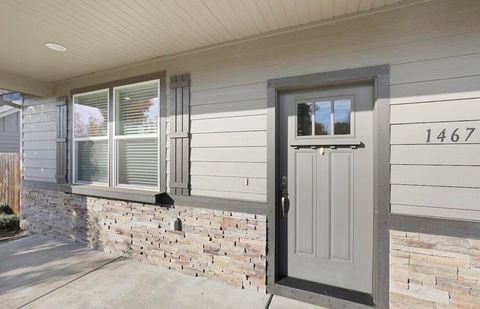 Tiny photo for 1467 S Spring Street, Medford, OR 97504 (MLS # 220211975)