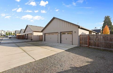 Tiny photo for 1467 S Spring Street, Medford, OR 97504 (MLS # 220211975)