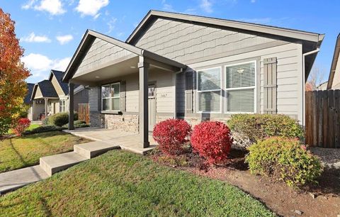 Tiny photo for 1467 S Spring Street, Medford, OR 97504 (MLS # 220211975)