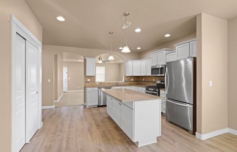 Tiny photo for 1467 S Spring Street, Medford, OR 97504 (MLS # 220211975)