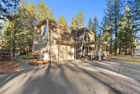 Tiny photo for 69301 Lariat, Sisters, OR 97759 (MLS # 220213270)