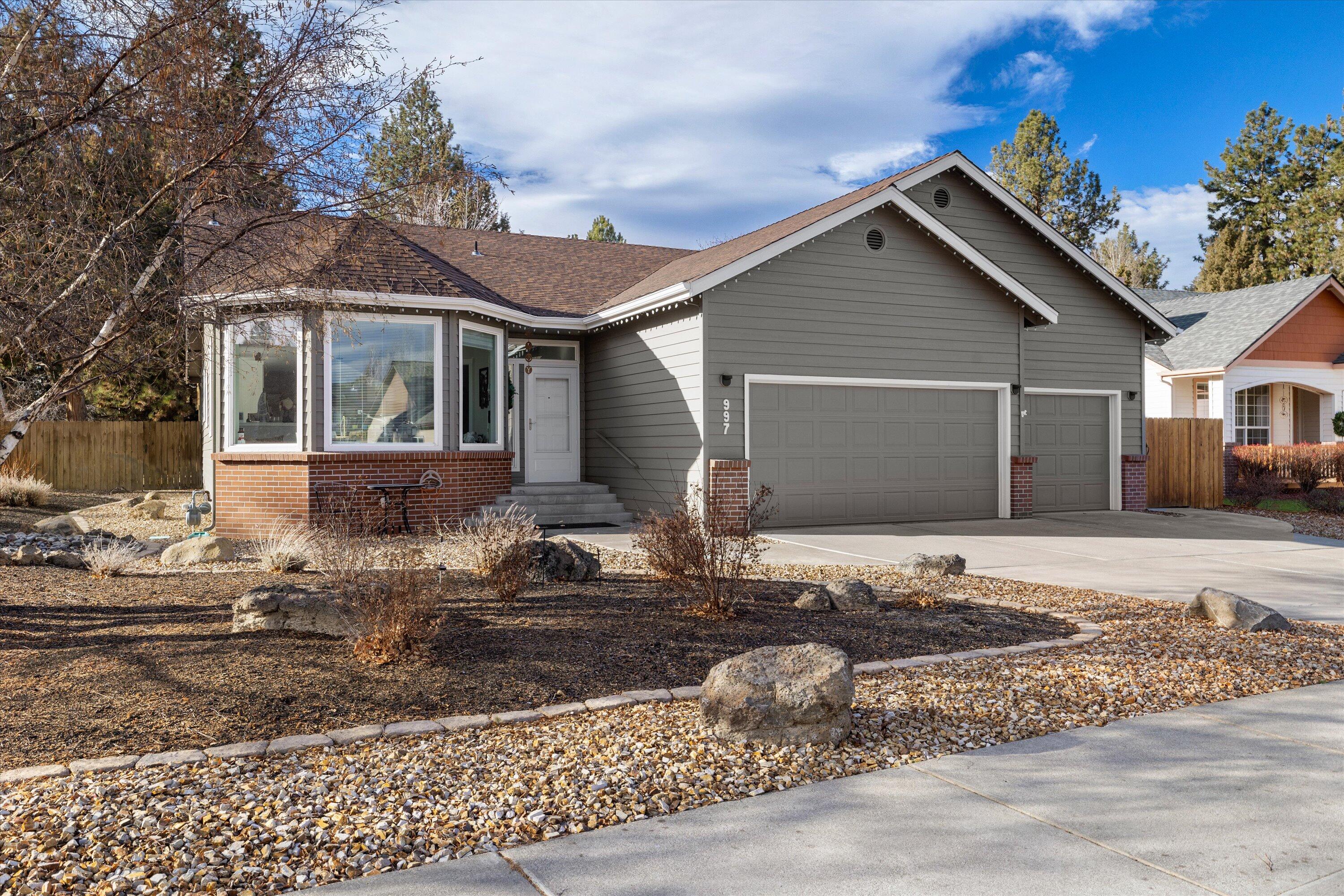 997 SE Shadowood Drive