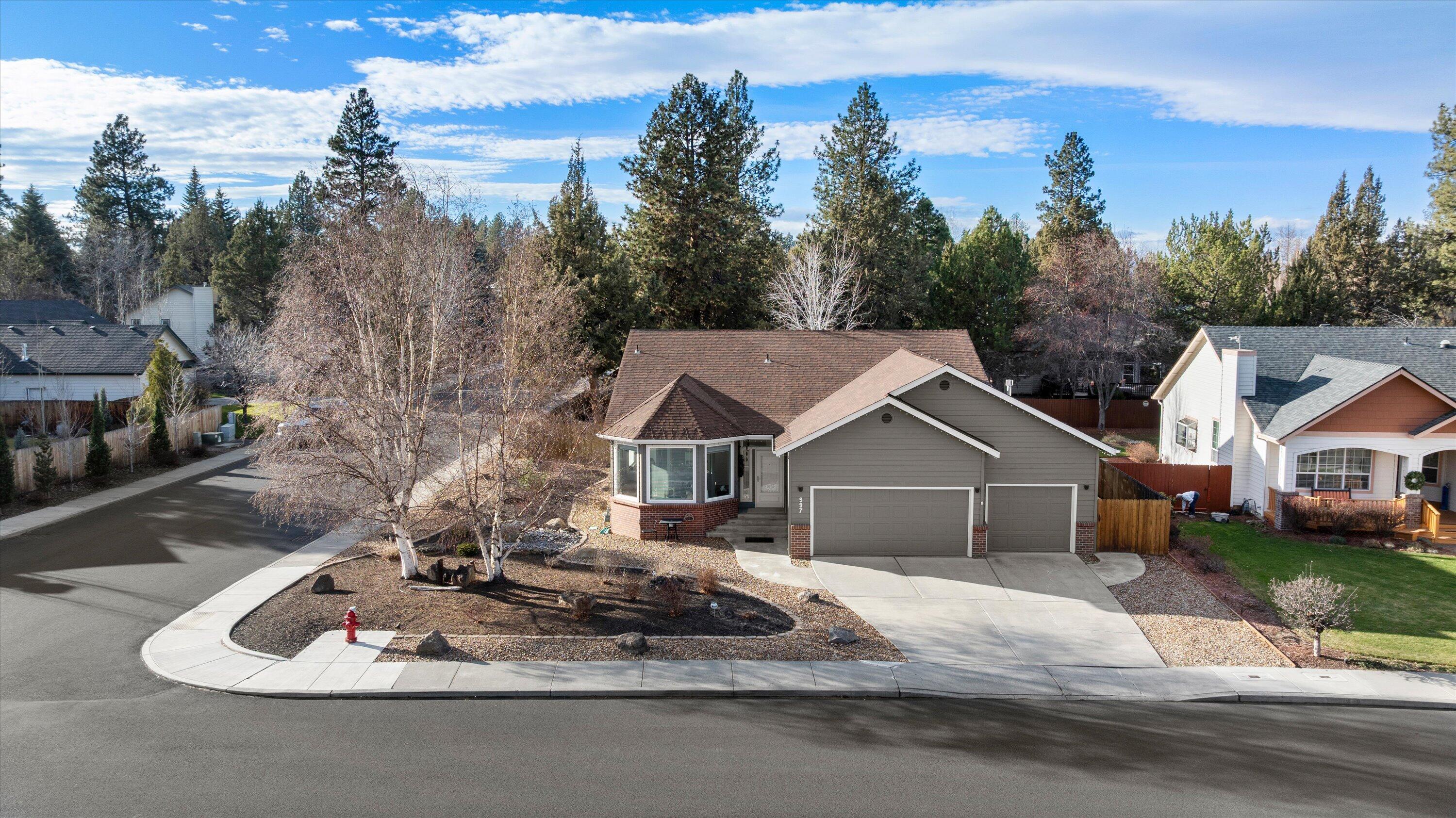 997 SE Shadowood Drive