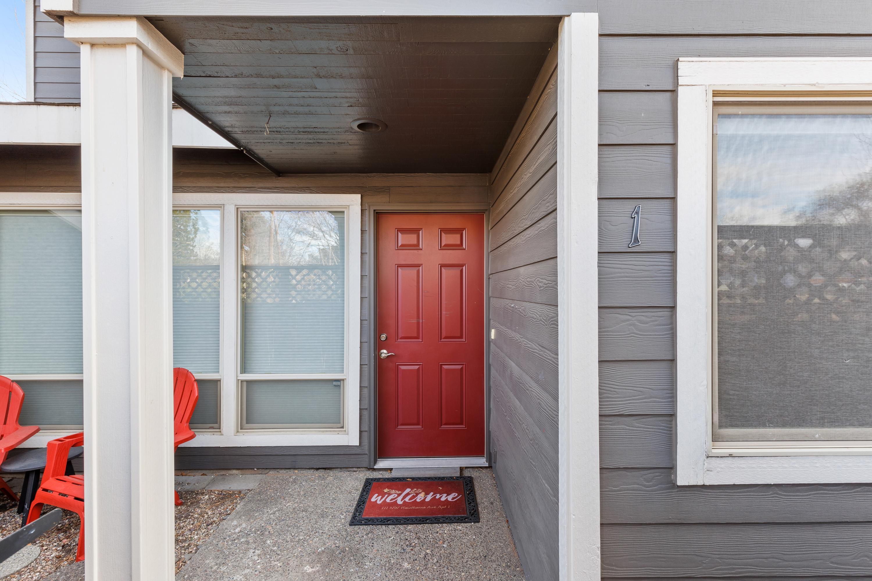 111 NW Hawthorne Avenue APT 1