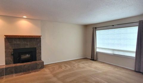 Tiny photo for 320 SW Beaver Street, Prineville, OR 97754 (MLS # 220210198)