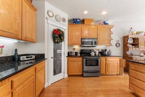 Tiny photo for 847 Three Pines Road, Grants Pass, OR 97526 (MLS # 220221162)