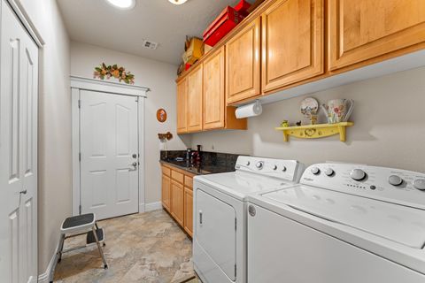 Tiny photo for 847 Three Pines Road, Grants Pass, OR 97526 (MLS # 220221162)