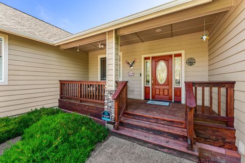 Tiny photo for 847 Three Pines Road, Grants Pass, OR 97526 (MLS # 220221162)