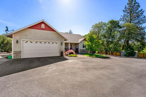 Tiny photo for 847 Three Pines Road, Grants Pass, OR 97526 (MLS # 220221162)