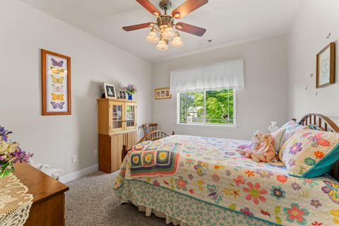 Tiny photo for 847 Three Pines Road, Grants Pass, OR 97526 (MLS # 220221162)