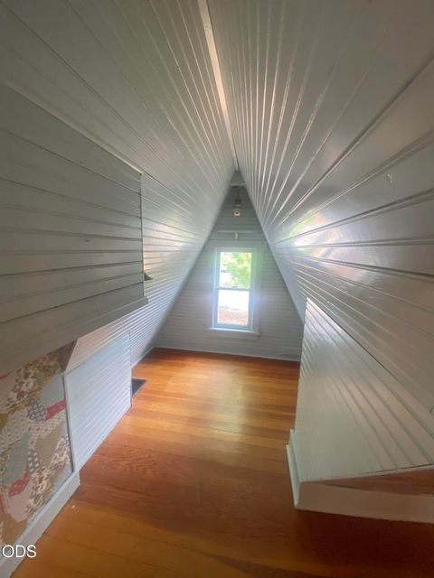 Tiny photo for 1947 Portland Street, Klamath Falls, OR 97601 (MLS # 220223952)
