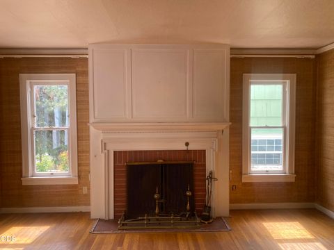 Tiny photo for 1947 Portland Street, Klamath Falls, OR 97601 (MLS # 220223952)