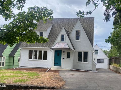 Photo of 1947 Portland Street, Klamath Falls, OR 97601 (MLS # 220223952)