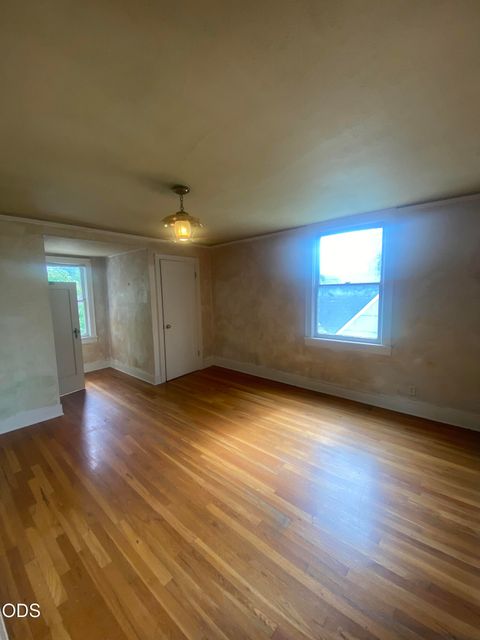 Tiny photo for 1947 Portland Street, Klamath Falls, OR 97601 (MLS # 220223952)