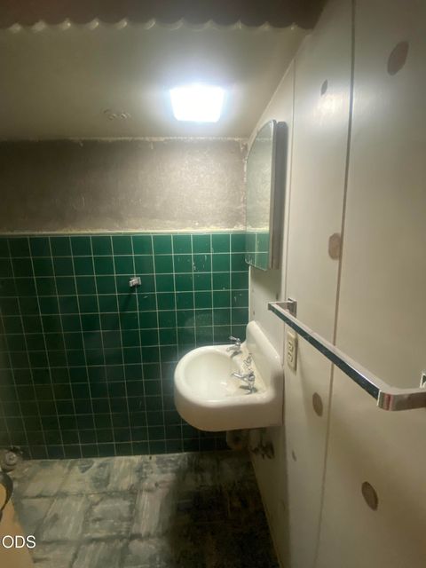 Tiny photo for 1947 Portland Street, Klamath Falls, OR 97601 (MLS # 220223952)