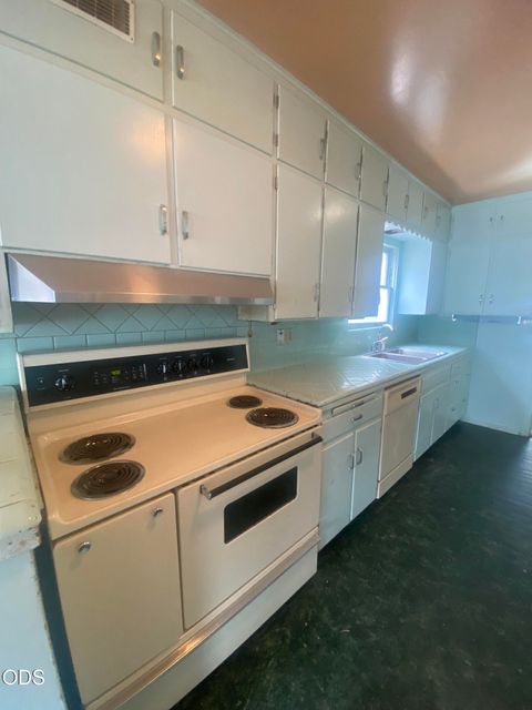 Tiny photo for 1947 Portland Street, Klamath Falls, OR 97601 (MLS # 220223952)