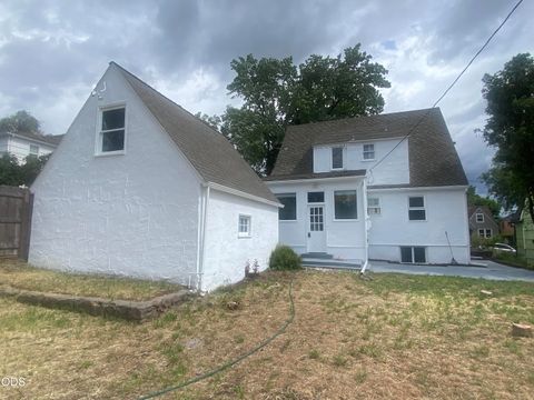 Tiny photo for 1947 Portland Street, Klamath Falls, OR 97601 (MLS # 220223952)