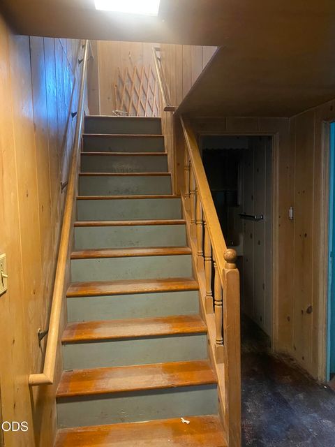 Tiny photo for 1947 Portland Street, Klamath Falls, OR 97601 (MLS # 220223952)
