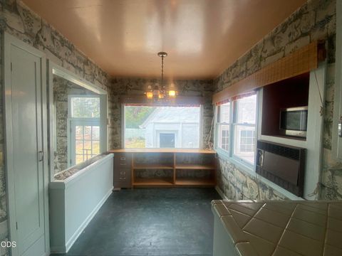 Tiny photo for 1947 Portland Street, Klamath Falls, OR 97601 (MLS # 220223952)