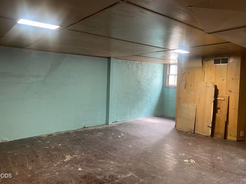 Tiny photo for 1947 Portland Street, Klamath Falls, OR 97601 (MLS # 220223952)