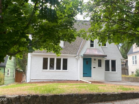 Tiny photo for 1947 Portland Street, Klamath Falls, OR 97601 (MLS # 220223952)